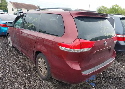 2011 Toyota Sienna Xle V6 z USA, uszkodzony, nr VIN 5TDYK3DC9BS009105